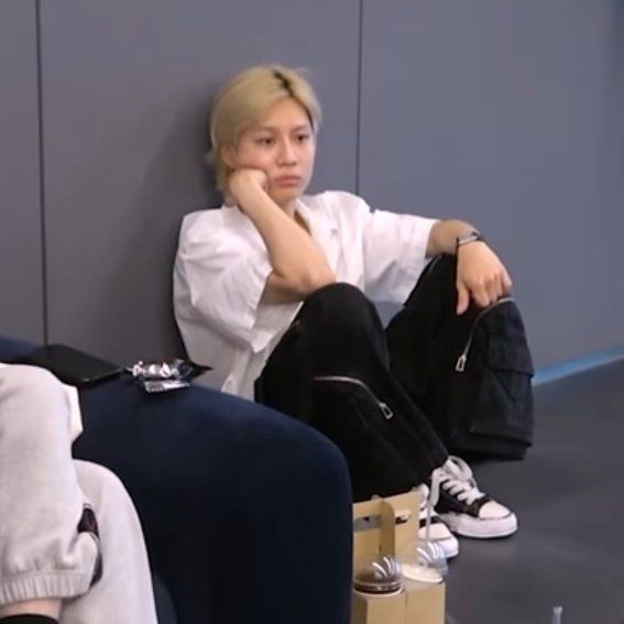imagintaem's tweet photo. what the fuck I haven't been getting any follower notifs in ages what do you mean I was not following back meltingheart and watername (AND I HAVE BEEN WONDERING WHERE SALIS IS THE ENTIRE TIME) I feel awful https://t.co/tAuswJzpEz