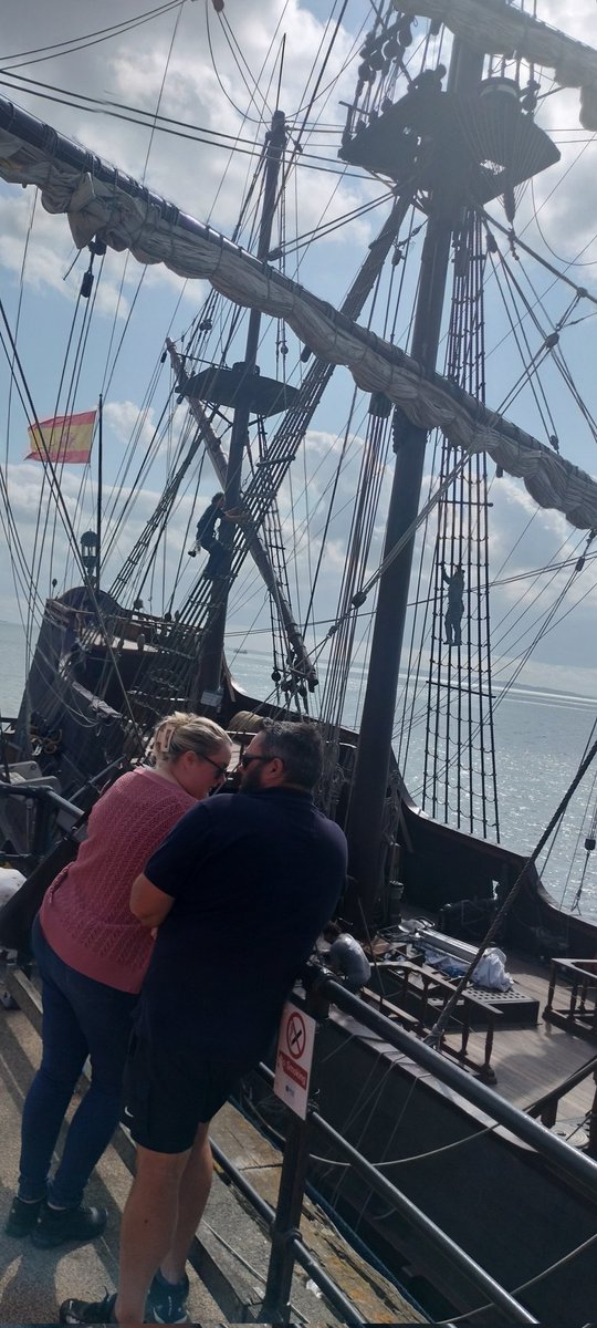 TheRealRobin01's tweet image. #Today on #SouthendPier a Spanish galleon has been left unattended...
