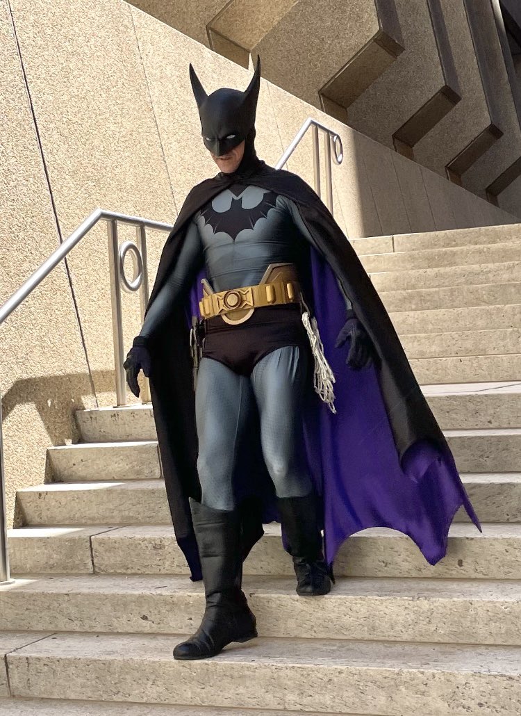 AlBigley's tweet photo. #dc #batman #batmancosplay #1939batman #detectivecomics27 #albigley #goldenage #goldenagebatman #batmanorigin https://t.co/yPL0m78Zae