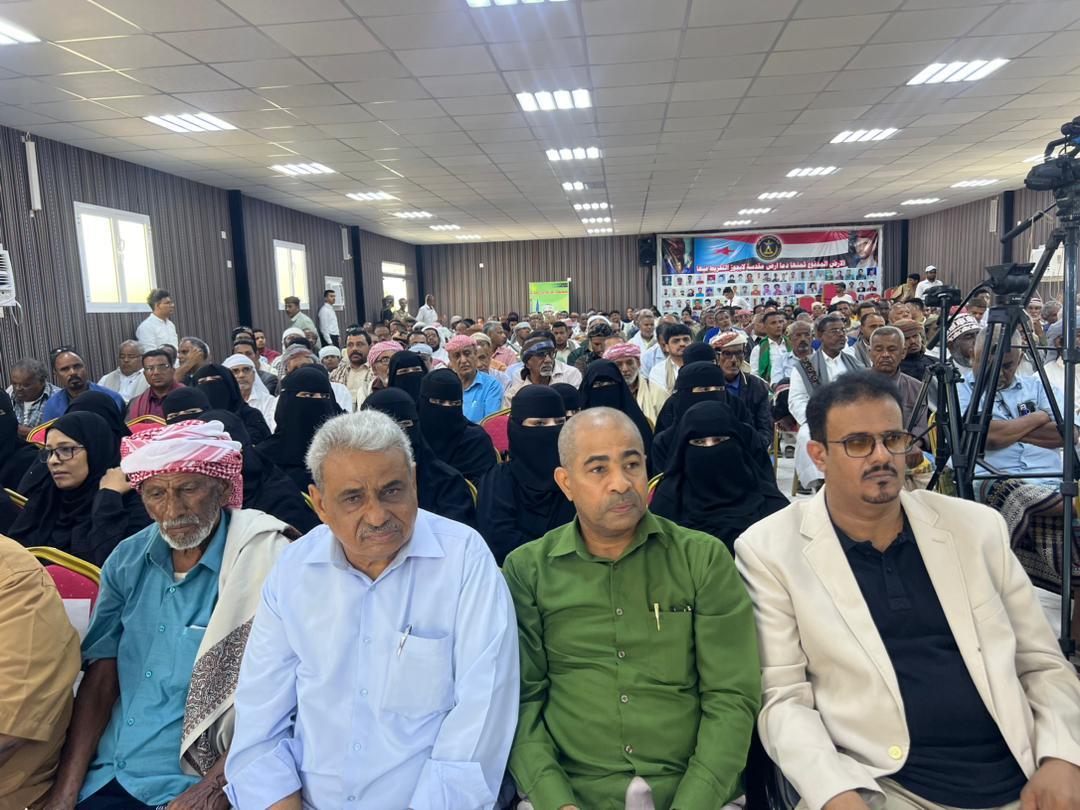 لن نكون الا في صف المواطن #الحضرمي لتحقيق #مطالبة ورفع المعاناة عنه 
#حضرموت وادارتها امنيا وعسكريا واقتصاديا لن تكون الا لأبنائها .
رحيل قوات العسكرية الاولى وبسط قوات النخبة الحضرمية على كامل التراب الحضرمي اهم واجل مطلب لنا ..