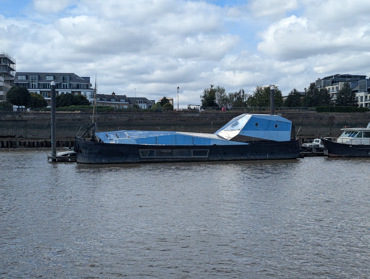 Cyberboat on the Thames