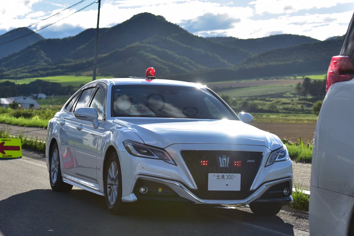 ph_gm_pc's tweet photo. 北海道警察 北見交機

2024年3月に配備された220系クラウンをやっと撮影することができました。
北見市留辺蘂町滝の湯パーキングエリアにて待ち伏せからの追尾を行っていました。 https://t.co/jBILlHFdgq