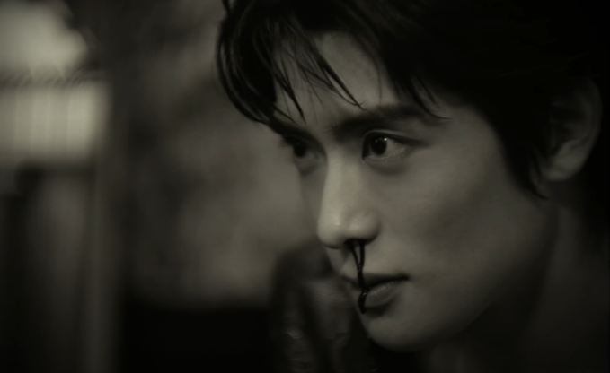 tjlichil's tweet photo. smoke's mv is based on narcissism.

in greek mythology, narcissus falls in love with his own reflection to the point he hurt himself by not eating nor sleeping and end up dies by pool gazing at his own reflection. https://t.co/ui7VlD9TqQ