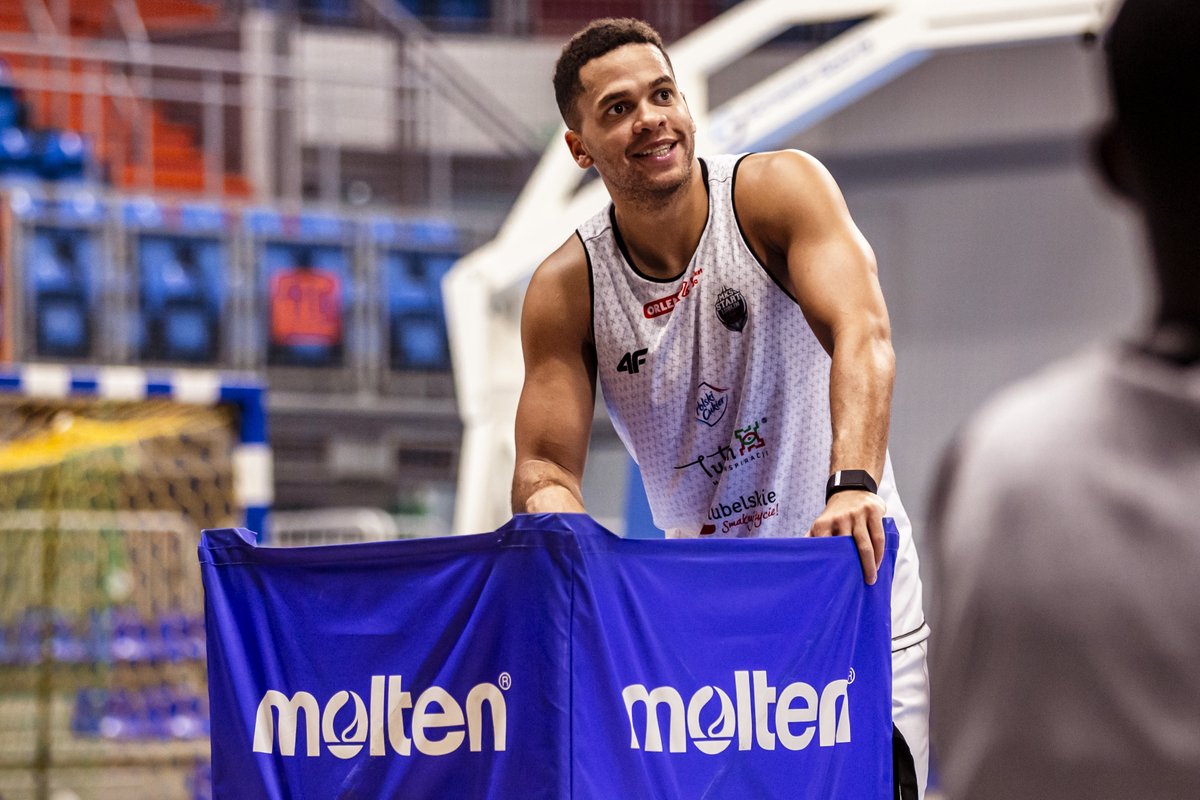 StartLublin's tweet photo. Czas, byście poznali lepiej @ManuLecomte20 ‼️👌 Zachęcamy do lektury pierwszej rozmowy z naszym nowym rozgrywającym na klubowym portalu: https://t.co/GtZIV344gh 🏀

#Lublin #Lubelskie #plkpl #WeAreFamily 🔴⚫ https://t.co/EwqZWrE9Np