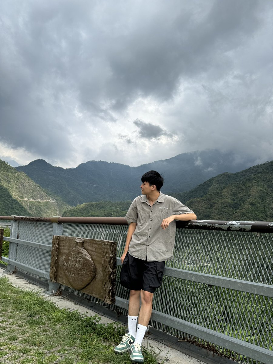 kv_o09's tweet photo. 穿新鞋的���一天就拿去爬山
大概只有像我這麼肖的人才會這麼做了吧^-^？
而且山上還下暴雨🥹 https://t.co/STu0Q4gUGM