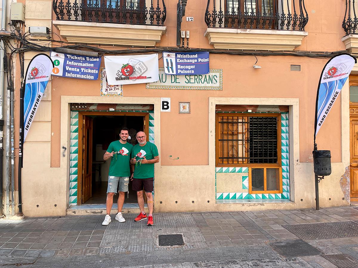 Come to pick up your wristband at our change point at Calle Naquera, 12 - bajo. 46003 - Valencia.

ticketstomatina.com/i/fnew/550/0/1…

#tomatina #latomatina #Valencia