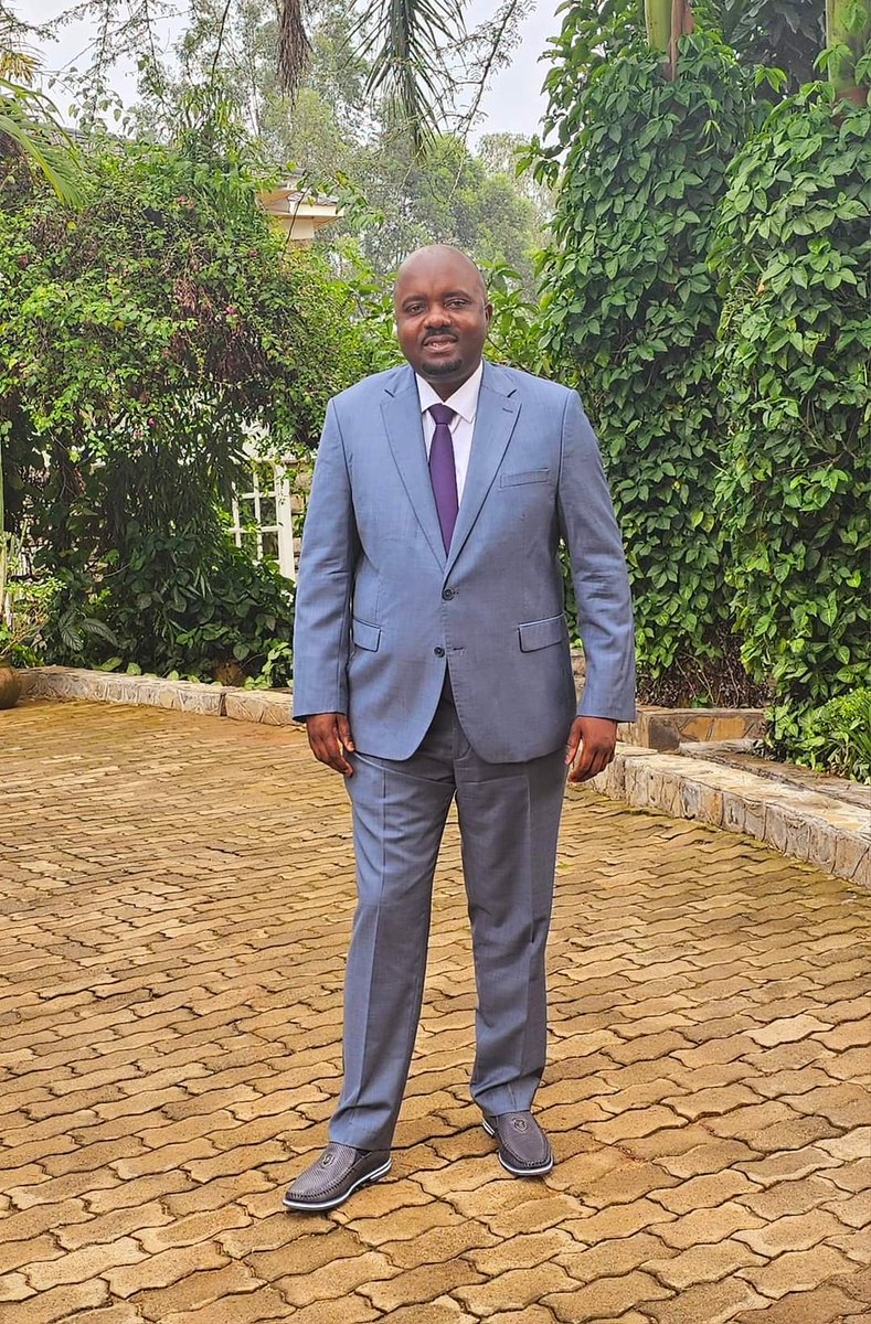 TindiMwale's tweet photo. Luku ya #FutureHE. H.E Nicholas Tindi Mwale 
Mambo iko Shega 🫡🫡🙏🙏
 
#ThePeoplesServant 
#ButereTheGreatestOfAllTime https://t.co/VYVU356omg