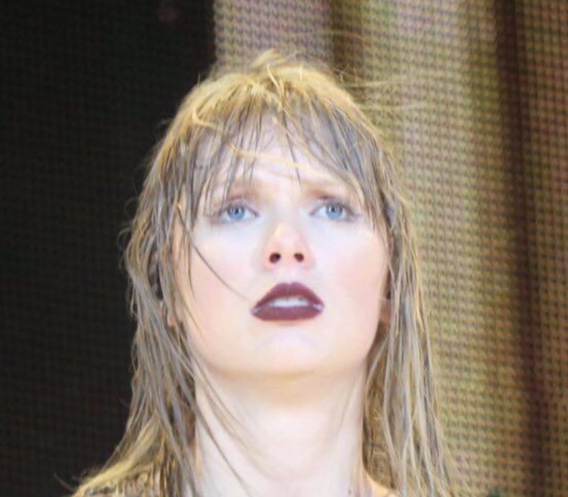 guldrosh's tweet photo. what’s the logic that her hair turns straight when wet in the rep tour? but a drop of rain on her hair in the eras tour, and her hair goes wild?? https://t.co/QWOnexrRlF