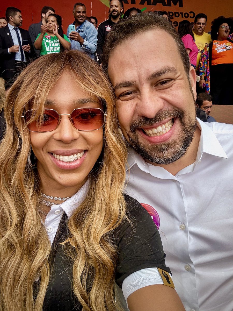 Queridíssima deputada <a href="/ErikakHilton/">ERIKA HILTON</a> ao lado do próximo Prefeito de SP <a href="/GuilhermeBoulos/">Guilherme Boulos</a> 😍❤️