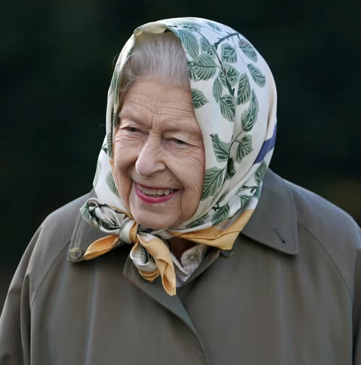 HugoFoley's tweet image. Grown men wearing bandanas/hankerchiefs over their heads need to stop!