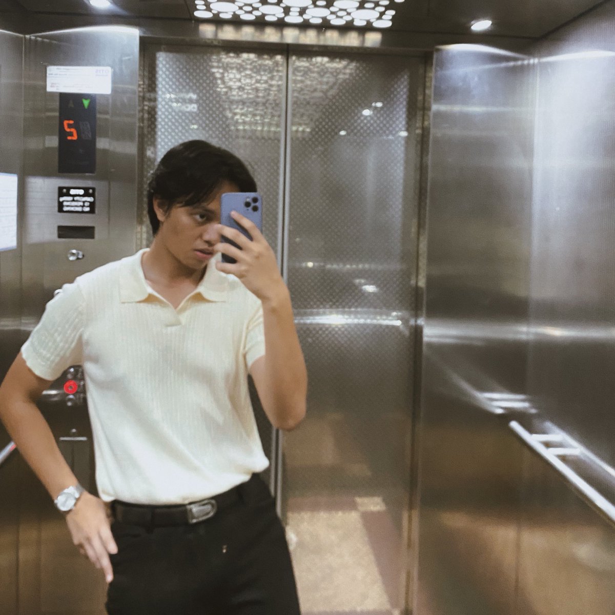 waqiuddinhellas's tweet photo. I love the mirror selfies rn https://t.co/qfUmVQw7Po