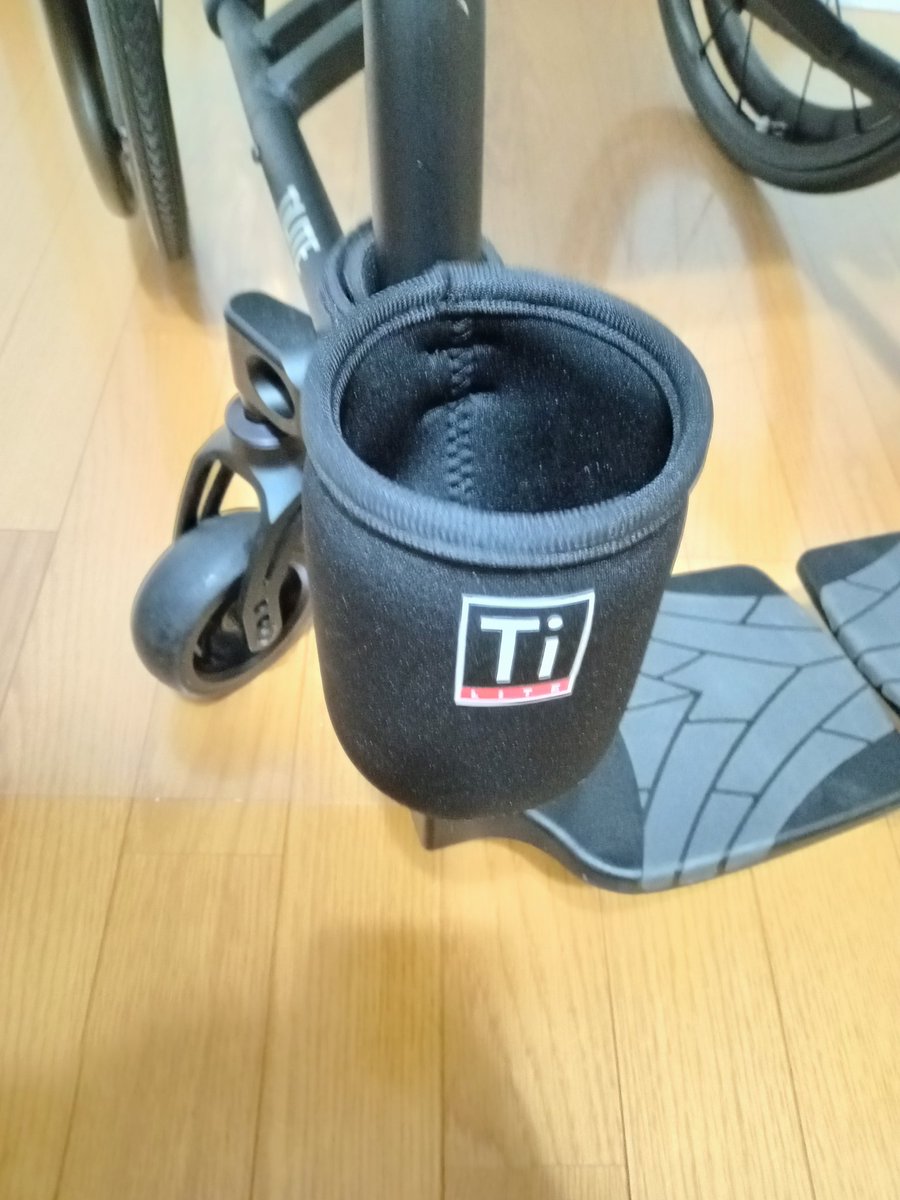 g_o_n_gon_'s tweet photo. バリライトのリフレックスクッションとドリンクホルダーも付けます

#TiLITE
#車椅子
#VARILITE
#車椅子クッション https://t.co/im7QHoNHw3