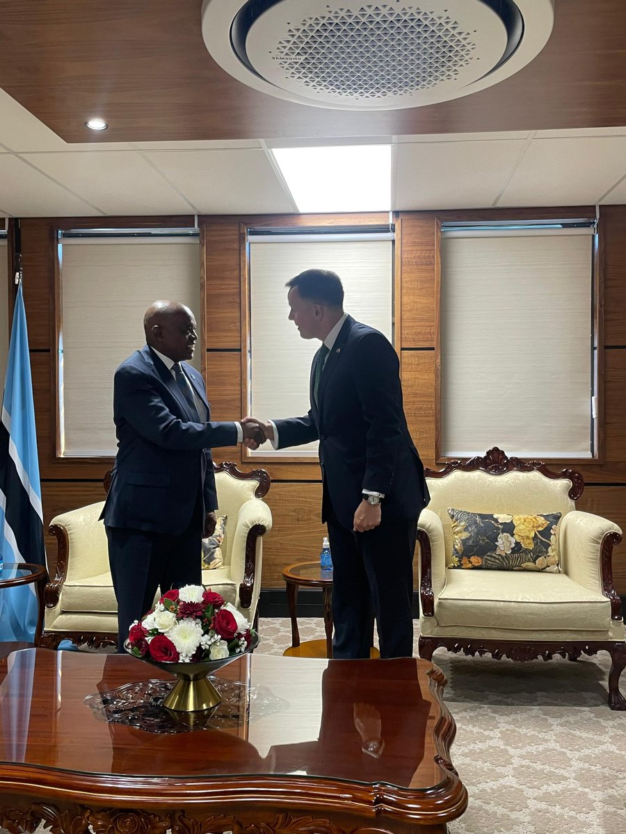 Dumelang! This morning, at the start of my first working week in Botswana, I had the honour of presenting my credentials to His Excellency <a href="/OfficialMasisi/">Dr. Mokgweetsi E.K Masisi</a> as the new British High Commissioner. Looking forward to deepening the strong partnership between the UK and Botswana. 🇬🇧🇧🇼