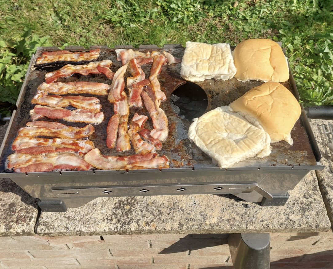 8t8's tweet photo. Bank holiday bacon 🥓 (cob, roll, bab, barm, batch) insert your local favourite.
Cooked on the @thuros_UK B2 with @SmokerigBBQ plancha plates.
Have a great day 😊 https://t.co/rbUGqYS4uZ
