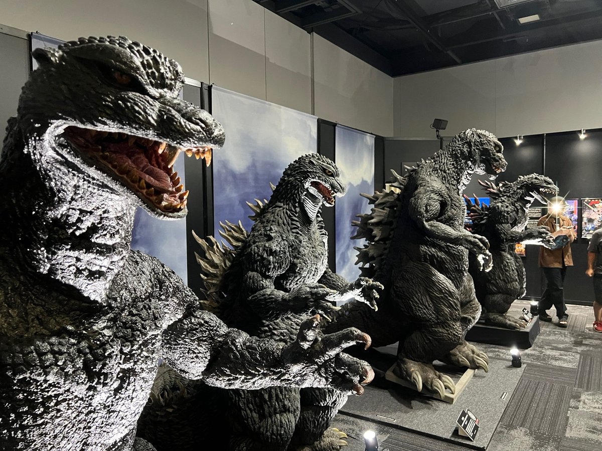 orbises's tweet photo. お休みに日比谷のゴジラ博に行ってきました。
まじ良杉田玄白…🦖
3週間と言わず3か月くらいやってほしい https://t.co/u80pStXjrx