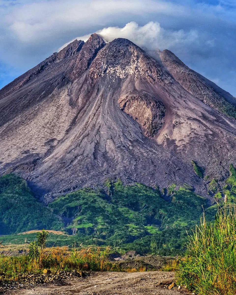 merapi_uncover's tweet photo. Lama banget nggak nengok ke sini, pengen tapi kok Maha Guru Merapi lagi aktif aktif nya...

Salah memperkirakan arah angin bisa bahaya...

📍Ngori, Srumbung, Magelang, Jawa Tengah, Indonesia

(Ngesti.jogja) https://t.co/hqSZN6gg1J
