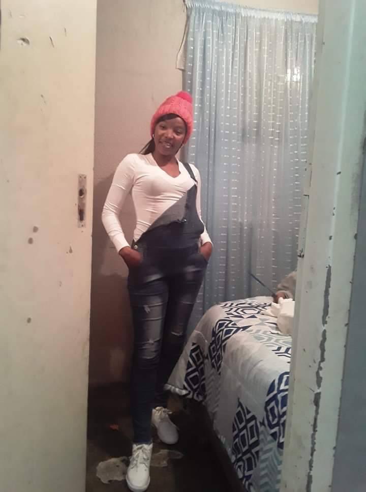 MbazimaThomason's tweet image. “Hi guys this is my mother she have been Missing for 7 months and we have been looking for her and we did not get her if you can help me get her beck it will be a good help for me her name is rolita pockbass  she in 39 years old texts if you no where she is 😭😭😭😭😭😭😭😭😭😭”