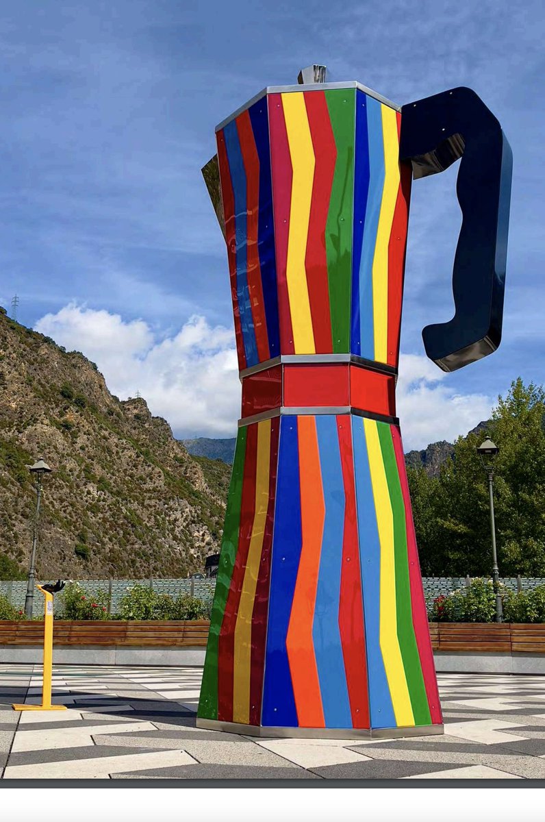 LandArtAndorra's tweet photo. L'organització de la Biennal Internacional d'Andorra ja està treballant en la següent edició de la L'ANDART 25. Si et vas perdre el darrer festival a @comusantjulia, pots descarregar el catàleg i veure el vídeo aquí 👇🏼
https://t.co/6stjncukva https://t.co/VLbreZFT5G