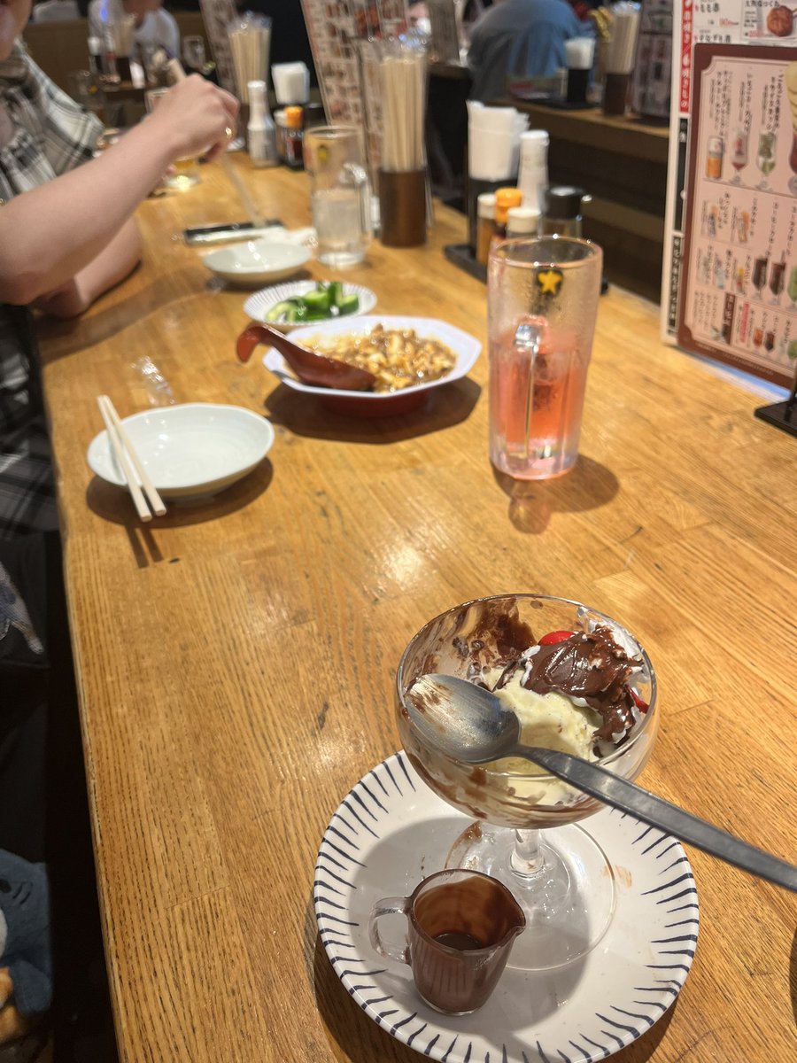 juice_vegetable's tweet photo. アイス食べてるやつの横で花椒と胡椒とラー油鬼かけして麻婆豆腐食べてるくらい
息も趣味も好みも違うのに10年仲良くしてくれてありがとう🫶
ぴくぶがあって良かったなとしみじみしちゃった
人生最高の推しと最高の友達です https://t.co/PYOKTEJPf3