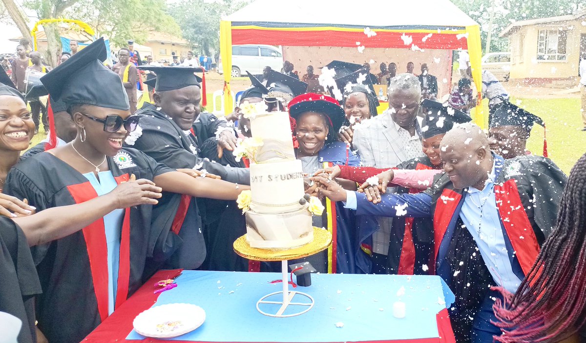 Luwero district Local Government (@luwerodistrict) on Twitter photo DIT Graduates 217 in Luwero;
The Directorate of Industrial Training has graduated 217 students from Bamunanika Sub County, Luwero, under its Skilling Uganda Program. The ceremony was officiated by the Deputy Director, Qualifications Standards at <a href="/dit_uganda/">The Directorate of Industrial Training</a> Ms Zainab Nakyobe. DIT Graduates 217 in Luwero;
The Directorate of Industrial Training has graduated 217 students from Bamunanika Sub County, Luwero, under its Skilling Uganda Program. The ceremony was officiated by the Deputy Director, Qualifications Standards at <a href="/dit_uganda/">The Directorate of Industrial Training</a> Ms Zainab Nakyobe.