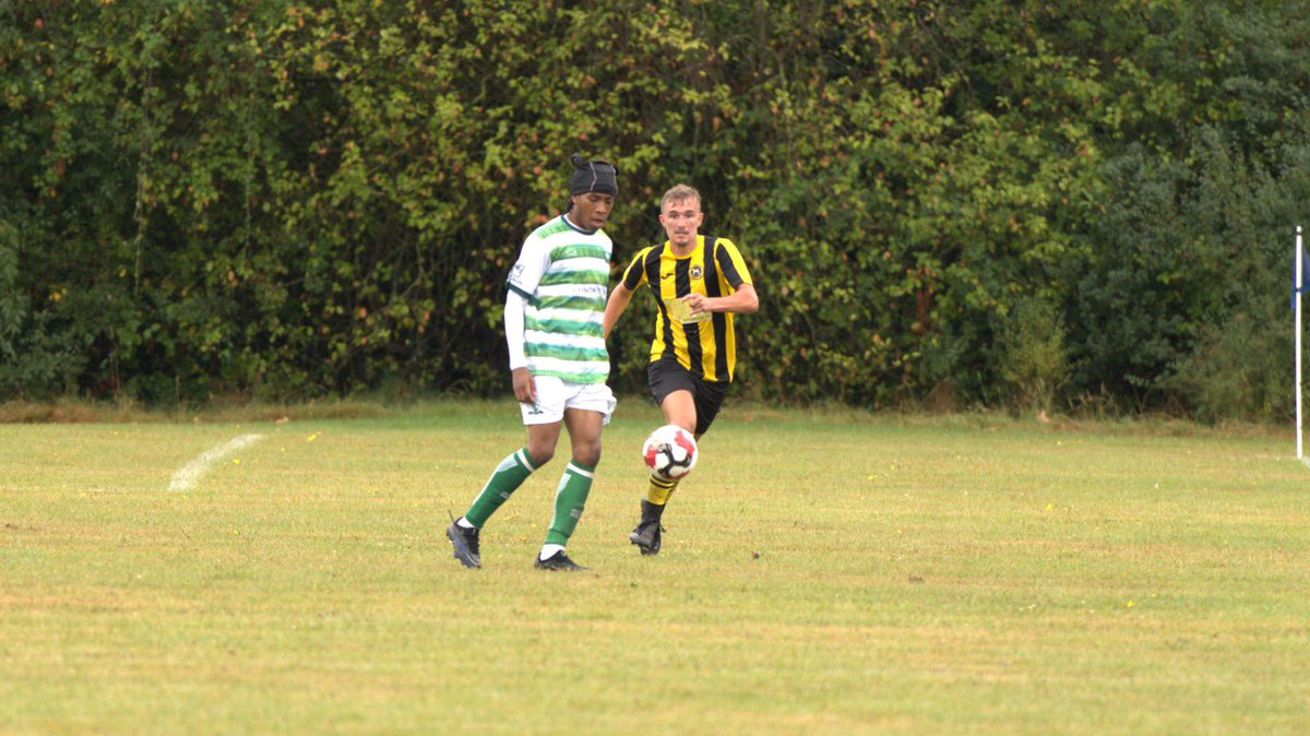 callum_laver's tweet image. Saturdays game pictures 

@basureserves v @walthamabbeyfc res

📸 Thank you @j43photo 

#footballer #laftback #attackingleftback #football