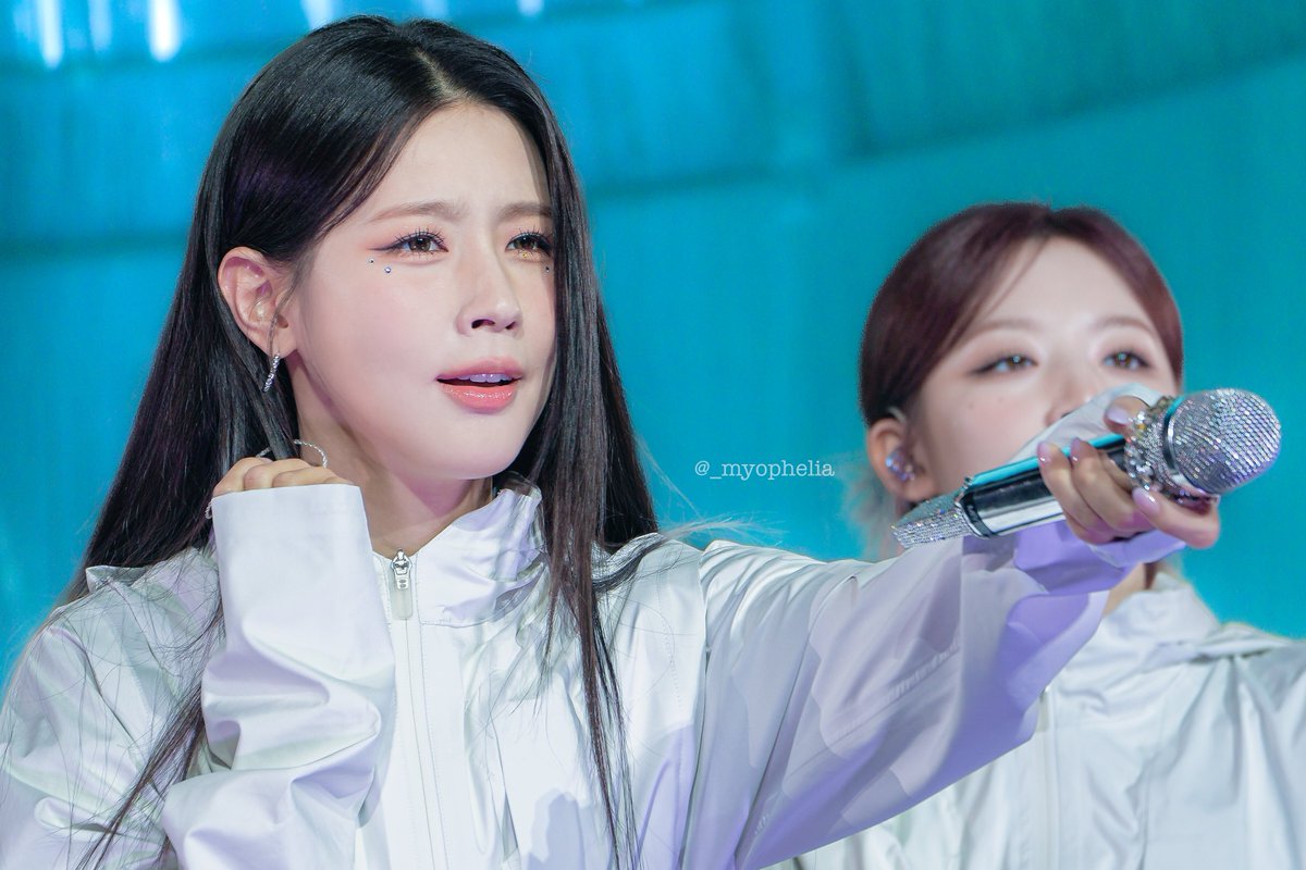 _myophelia's tweet photo. 240824 🇭🇰

👂🏻🎤

#여자아이들 #GIDLE #미연 #MIYEON #iDOL #2024_GIDLE_WORLDTOUR https://t.co/UpZpLzPnYj