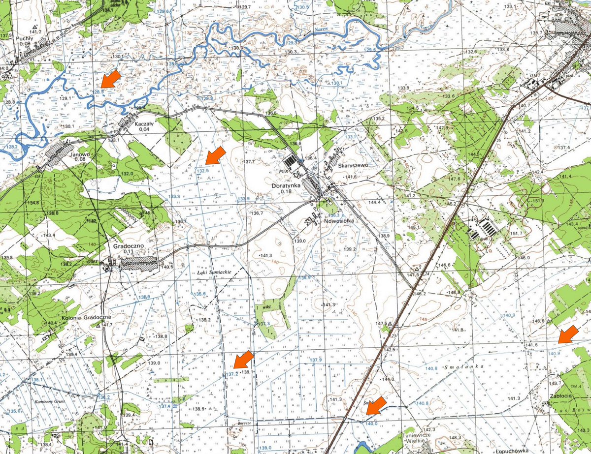 Prośba o podanie dalej, bo, jak widzę, powszechna jest w PL magiczna wiara, że rowy melioracyjne nawadniają nasz kraj. 

Na załączonej mapie widać niebieską czcionką wysokość nad poziom morza lustra wody w sieci rowów melioracyjnych. Woda płynie z łąk w SE części mapy do Narwi na