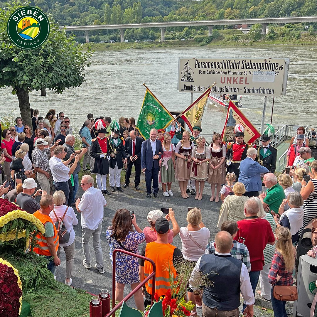 Das7Gebirge's tweet photo. Wein- & Heimatfest #Unkel
Am kommenden Wochenende von Fr. bis So. wird auf dem Willy-Brandt-Platz in Unkel gefeiert; in Rhöndorf auf dem Ziepchensplatz am Sa. & So.
Festzug am So. nach Ankunft der Weinkönigin.
Wir wünschen viel Spaß …
Ihr Team der Tourismus #Siebengebirge GmbH https://t.co/0mGtl92s3a