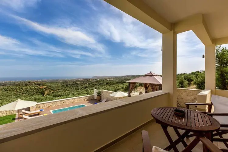 verounicohuizen's tweet photo. Villa voor 7 personen aan de voet van Kreta's hoogste bergketen #Psiloritis en een halfuurtje rijden naar #Rethymnon. Dit vakantiehuis met privézwembad biedt een panoramisch uitzicht op de noordkust van #Kreta.

https://t.co/8mZvTCUFdT

#vakantiehuishuren #Griekenland #Roupes https://t.co/mJP6yeV2ZQ