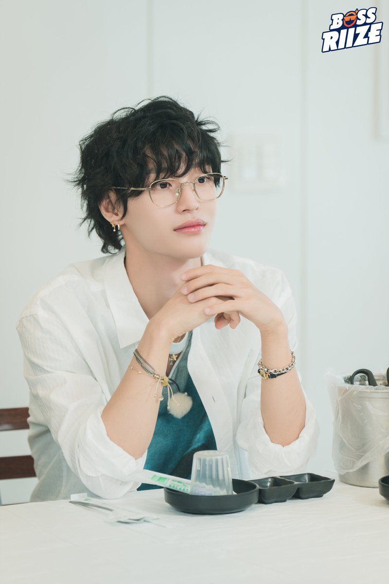 abema_kpopdrama's tweet photo. #RIIZE 初リアリティー
#BOSSRIIZE
🧡ついに今週、配信開始🧡

◤第1,2話の
スチール先行公開◢

☑️第1話 8/28(水)よる9時~
https://t.co/g220KKw7pH
☑️第2話 8/29(木)よる9時~
https://t.co/PPRthfpmOr

#ライズ #라이즈 https://t.co/AdkbIHdRwj