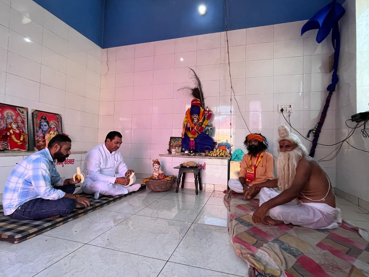 ChKrishanChoker's tweet photo. जिसकी मति और गति सत्य और धर्म की हो,
उसका रथ आज भी श्री कृष्ण चलाते हैं।❤️

पट्टीकल्याणा गाँव मे गोगा मेडी मंदिर में आयोजित श्री कृष्ण जन्माष्टमी के पावन अवसर पर मुख्य अतिथि पहुंच कर सभी भगतो को श्री कृष्ण जन्माष्टमी की हार्दिक शुभकामनाएं प्रदान की! 

जय श्री कृष्णा 🚩🚩 https://t.co/c1IcnTxCv0