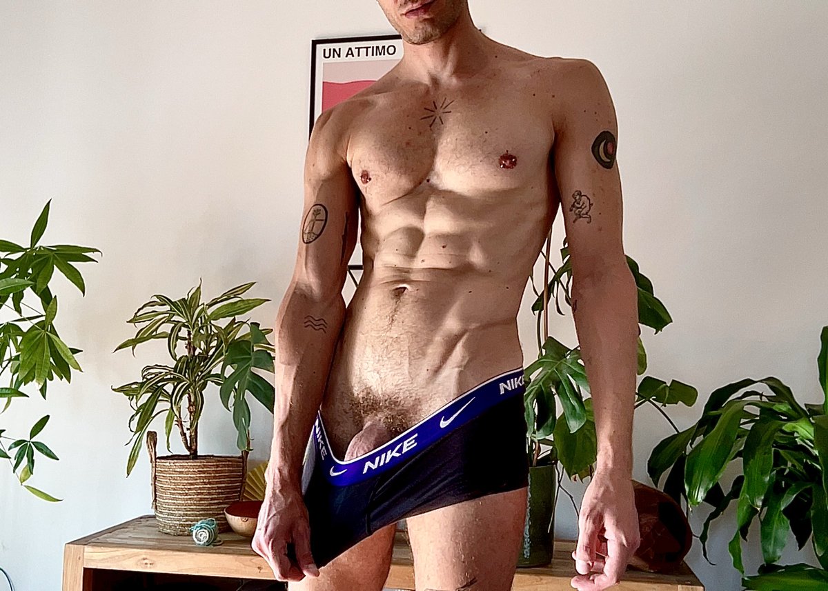 Just horny and sweaty 💦