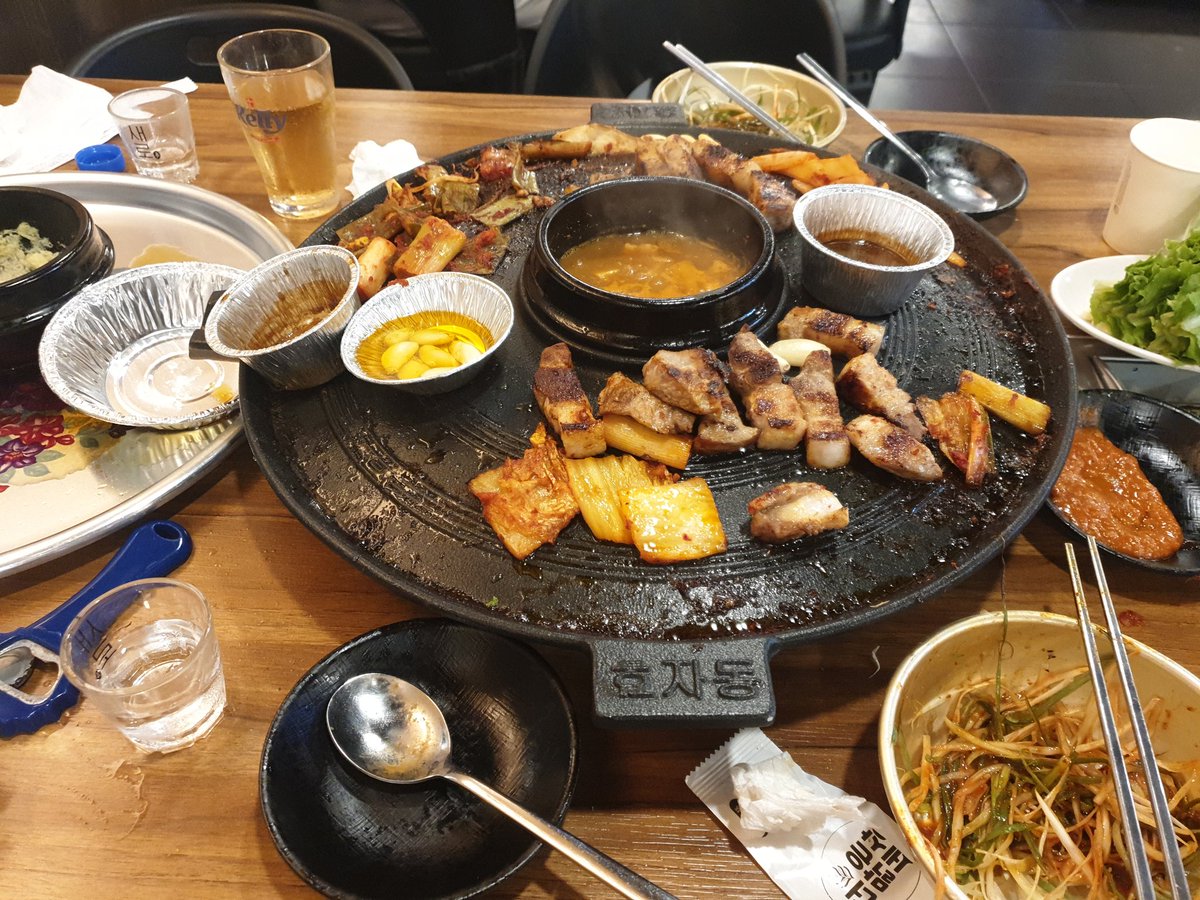 피곤한 월요일 

퇴근시간 임박해 그녀의 번개 제안

일단
고기나 궈 먹자^^

쏘맥한잔 중인걸 남친은 모릅니다 ㅎ
#동탄그녀
#170그녀
#오늘어케할까