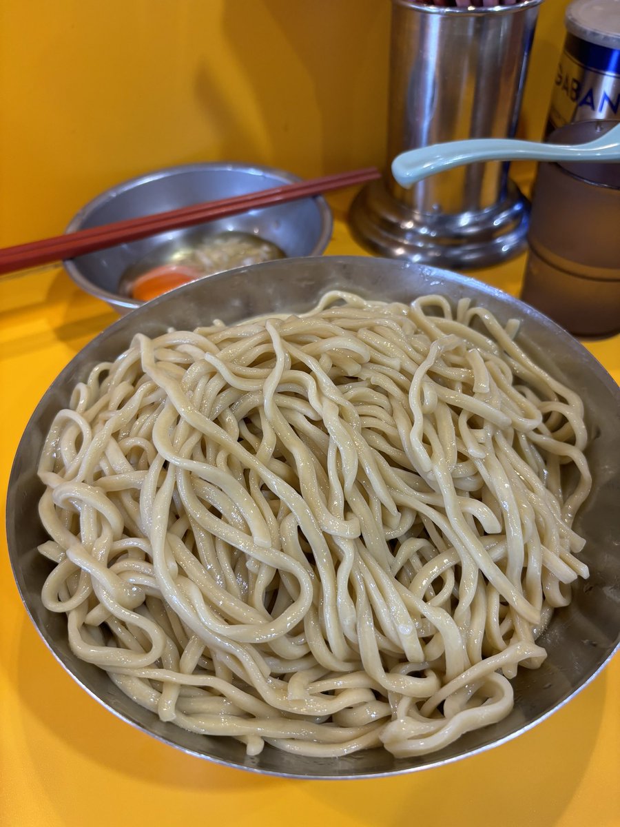 extreme_eating's tweet photo. ラーメン二郎野猿街道店Ⅱ

シークワーサーつけ麺
ヤサイニンニクアブラ

たまねぎたまご

は〜、美味すぎ
夏よ、これが夏よ☀️
やっと夏を迎えれて、そしてやっと夏を終えれる

しっかり冷水で締められたこの麺がたまらんのよね
中途半端な常温じゃなく、ちゃんと！ちゃんと冷たい🧊

最高の一杯でした https://t.co/pEh8Aeq092