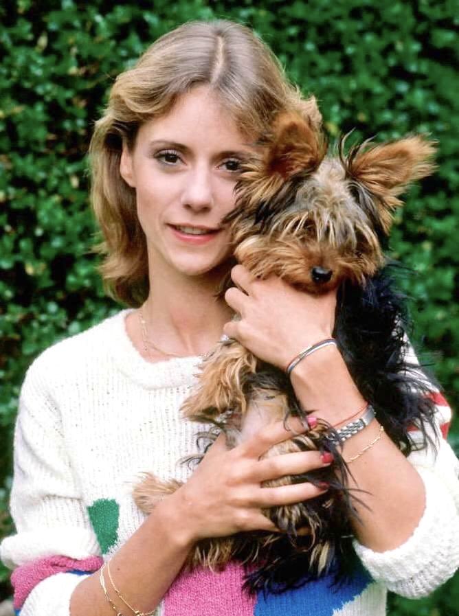 ABsolumentDo's tweet photo. Bonne journée mondiale du chien à tous nos fidèles compagnons 😘🐾
Vous vous souvenez de Roxan, le petit chien de Dorothée ? 🐶
#Journéemondialeduchien #Dorothée #Roxan #RécréA2 #ClubDorothée https://t.co/RkuURQ1VHJ