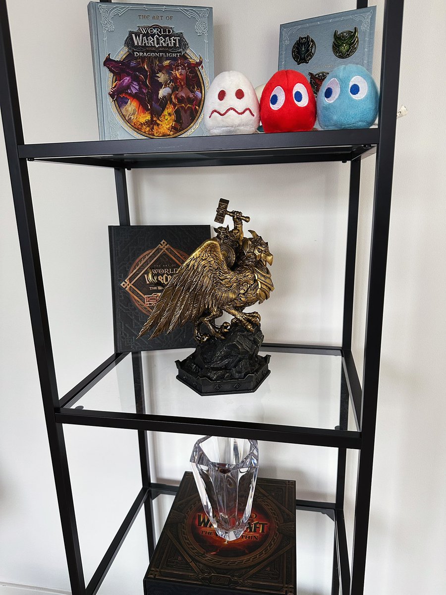 MichelleR (@michellerstream) on Twitter photo Blizzard saving my stream background with the collectors edition box I got sent home🥲🥰 (I’m gonna put some green leaves or whatever in the vase later I’m working on it👁️) Thank you <a href="/Warcraft/">World of Warcraft</a> Blizzard saving my stream background with the collectors edition box I got sent home🥲🥰 (I’m gonna put some green leaves or whatever in the vase later I’m working on it👁️) Thank you <a href="/Warcraft/">World of Warcraft</a>