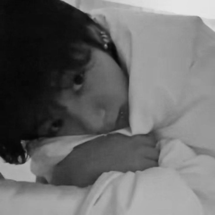 ᅟᅟ( ⛧˙̣ ):ᅟすぐには起きられないよ。