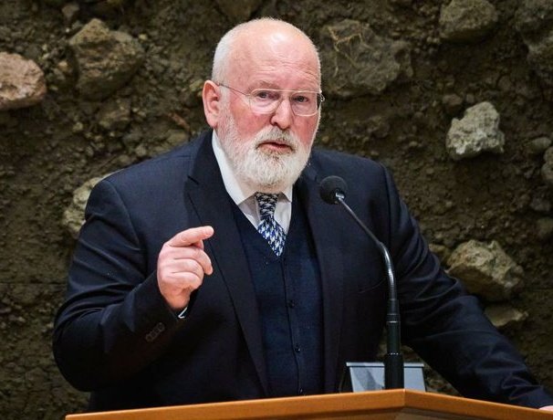 In heel Europa (dodelijke) steekpartijen door immigranten maar Timmermans is nog steeds MUISSTIL! Over de term OMVOLKING bleef hij wel blèren!

Doe een ♥️ &amp; RT als je ook WALGT van hypocriet links!