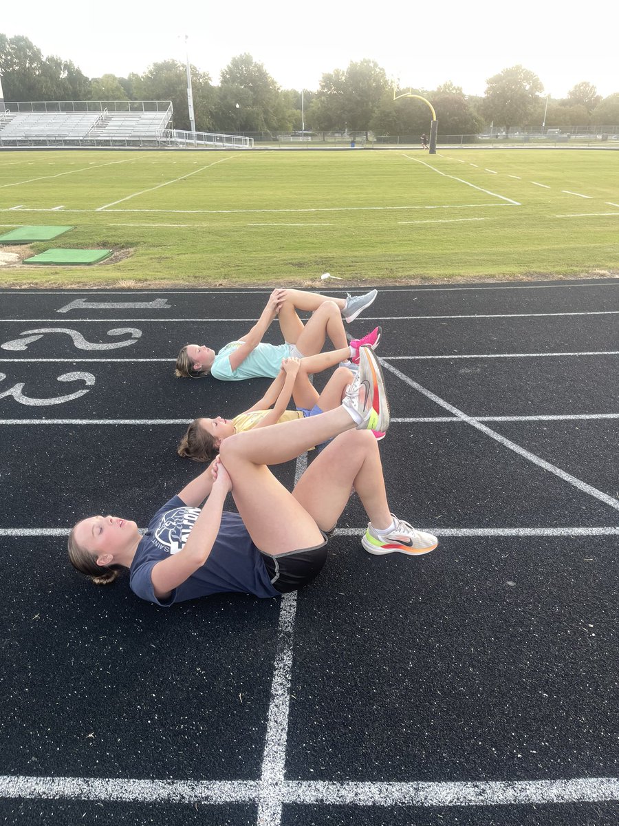 Put some work in at the track last night with my sisters. Lil sis (Willow) beat Dad in the 400! 🔥👣👟