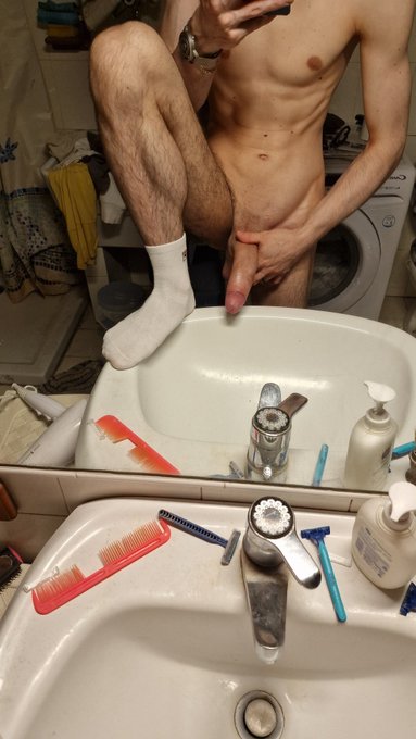 M😍 - 2 pic. A volte ritorno 🤣😜 #feet #monstercock #cum #gayboy #horny https://t.co/19Lytv0HTO https://t.co/uCHbhaDAGP