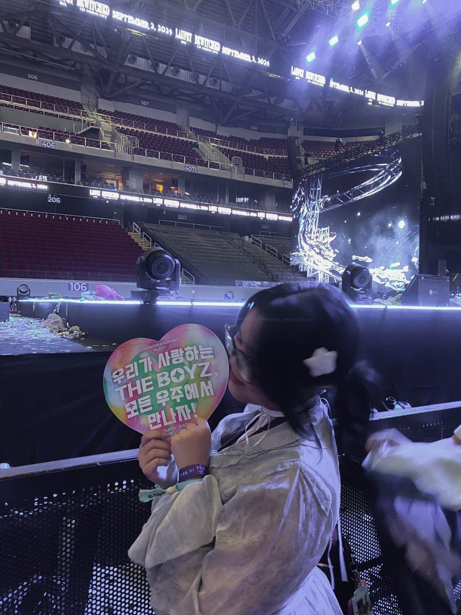 boyzscape's tweet image. 082524 ★ ── ZENERATION II IN MNL

it still feels surreal to see you this close, but i will forever cherish every moment i had with you. until next time 🤍