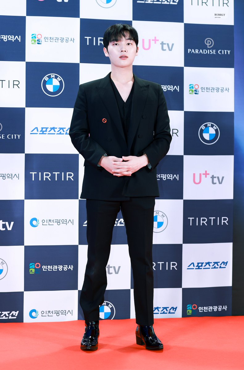 정말 많이 늦었지만 현욱이의 5주년을 축하해 ⁺⸜(ᐡ⸝ɞ̴̶̷ ·̮ ɞ̴̶̷⸝ᐡ)⸝⁺

#5YearsWithHyunwook