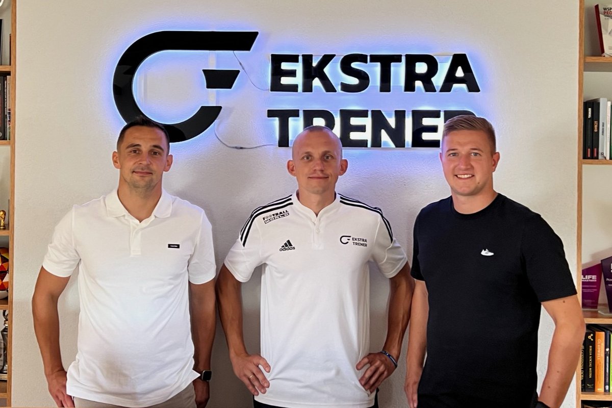 Nasi trenerzy - Przemysław Jasiński oraz Robert Kazubski wzięli udział w podcaście ,,Jak Uczyć Futbolu" prowadzonym przez ekipę <a href="/EkstraTrener/">EkstraTrener</a>.

Czy piłka nożna i proces treningowy mogą opierać się wyłącznie na faktach? Jak w pracy trenera zminimalizować wpływ subiektywnych