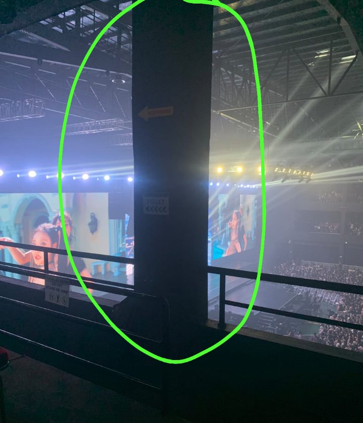 Nitafaisra's tweet photo. @siwonchoi 
Oppa,can't the SJ concert venue at BCIS be changed?

In terms of stage,it's good but it doesn't benefit to fans

Coz there are pillars that cover the stage

Tickets in Indonesia more expensive than in other countries &amp; ELF has complained but IME no respond https://t.co/nCTl1AZpOv