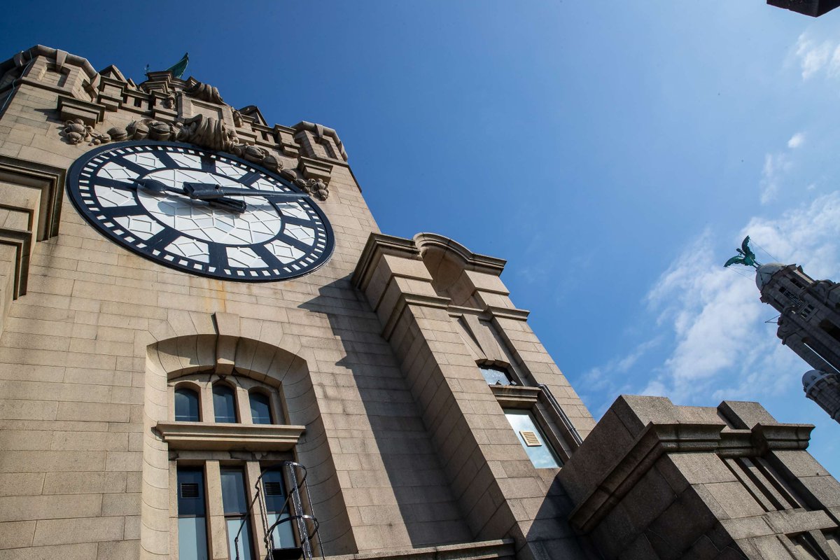 RLB360's tweet image. At over 113 years old, the clocks on our building are pretty impressive! 

Did you know the clocks on the Royal Liver Building have always been electronically driven!👀

We have the largest electronically driven clock faces in the UK!😄

#liverbuildingtour #thingstodoinliverpool