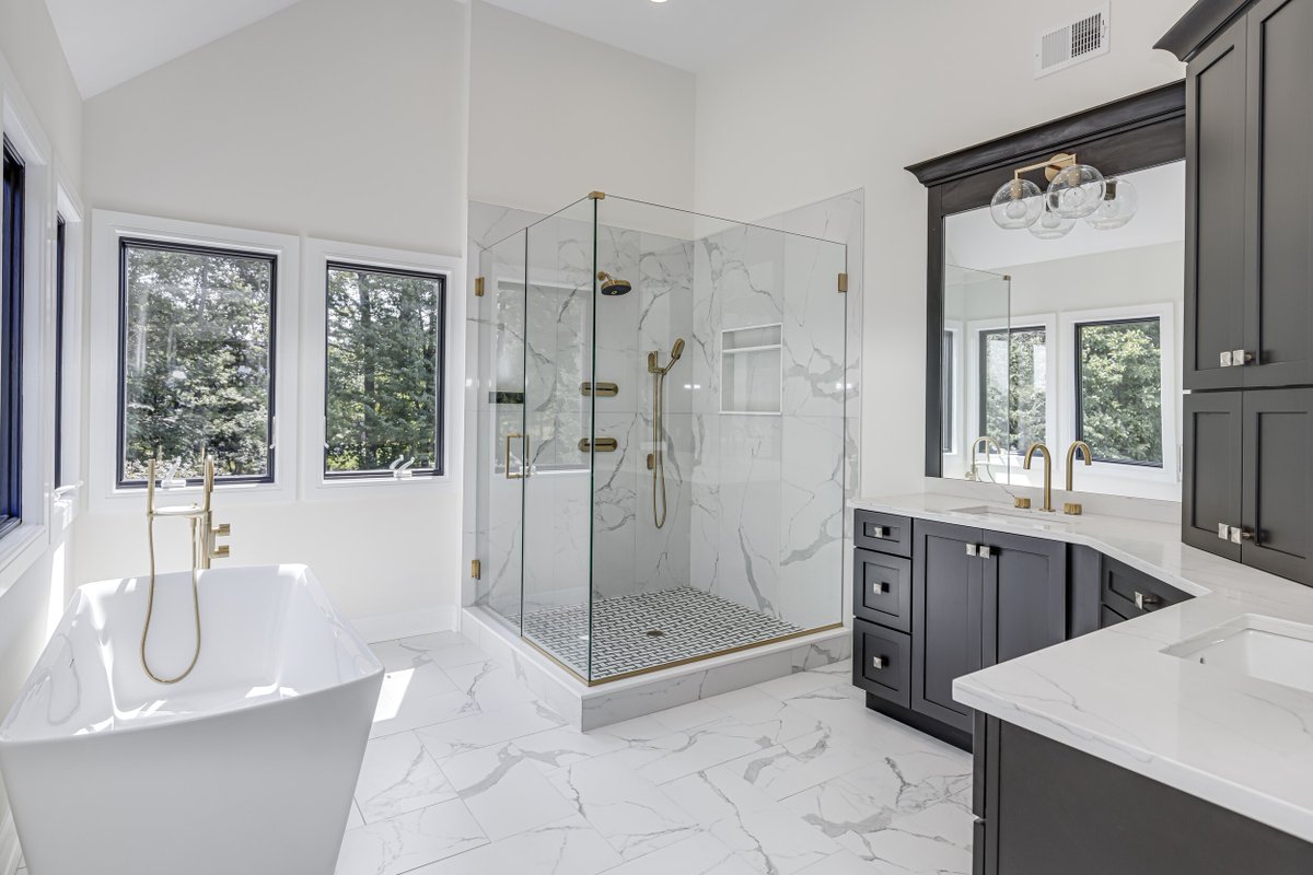 clbnetwork's tweet photo. We love sharing builder wins, and today we're celebrating Certified Luxury Builder Distinctive Domain and their newest renovation project! They transformed this New Jersey home, giving it a whole new life. https://t.co/rpHvxAlH9C