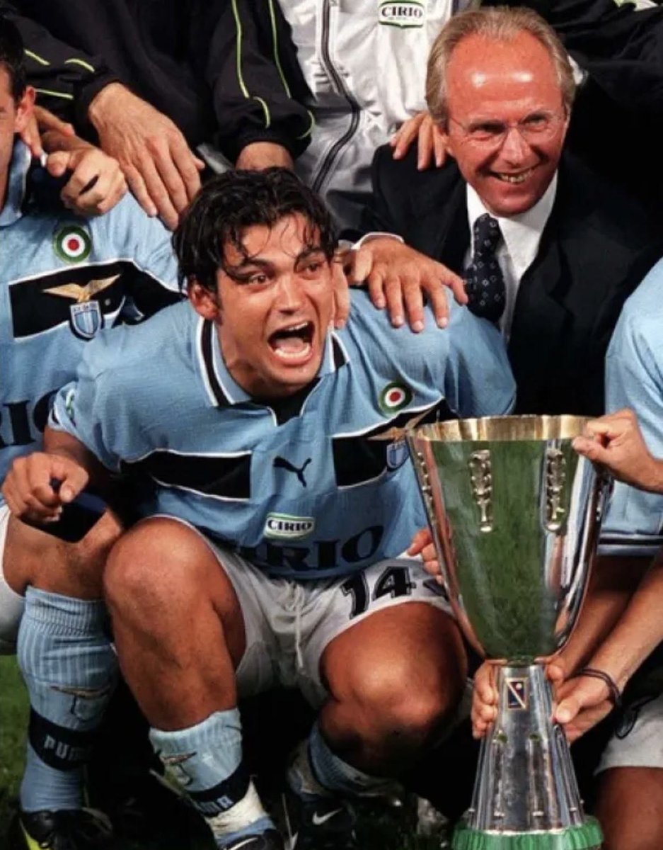 Um grande homem que tanto deu ao futebol. Descansa em paz, Mister!