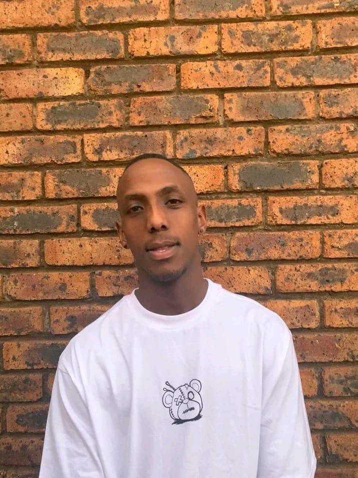 MbazimaThomason's tweet photo. “Hey everyone😭. Can you please help find my cousin and his friend.😭.The tracker called us yesterday at night telling us that he pressed a panic button of his car when they got there they were nowhere to be found we only found his car with the key in the ignition. 

Your help will be much appreciated in our desperate time of need. If you see/know anything please contact 0726956221/0681071589/0825475481

Sharists do your thing😭”