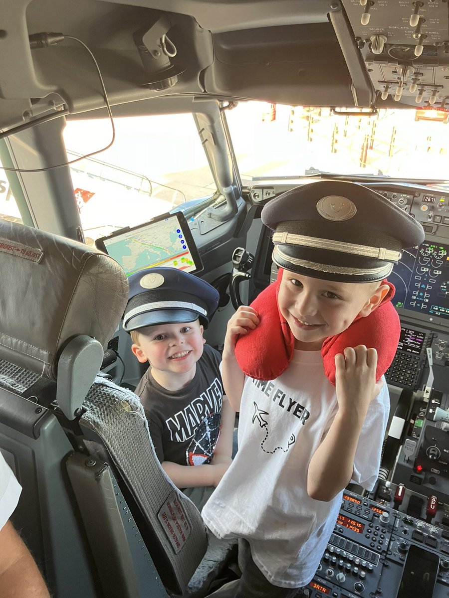 SarahNegus4's tweet photo. #livehappy thanks so much to Tui for allowing our children to have a look around the cockpit. The 40 minute delay was relieved by excitement by our children. The start to a very exciting holiday together @TUIUK https://t.co/TD9HtVvkXh
