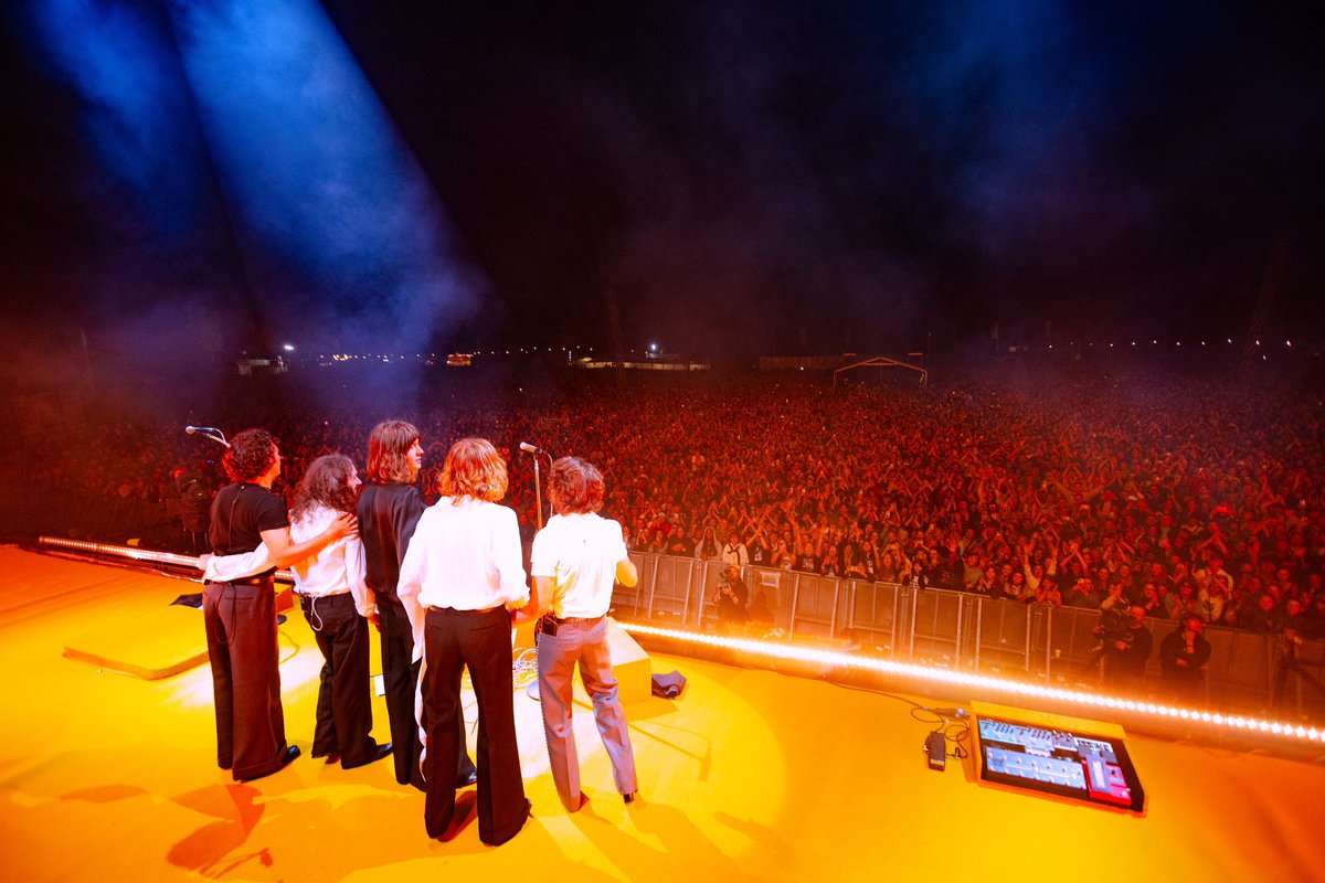 BLOSSOMS tweet media